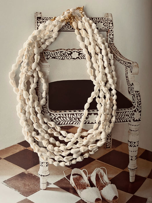 Petit shell necklace