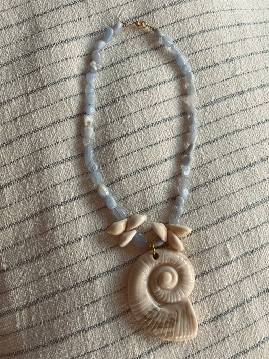 Large Shell necklace