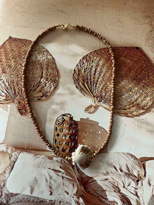 Brown shell pendant necklace