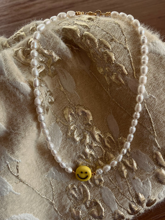 Pearl smiley necklace