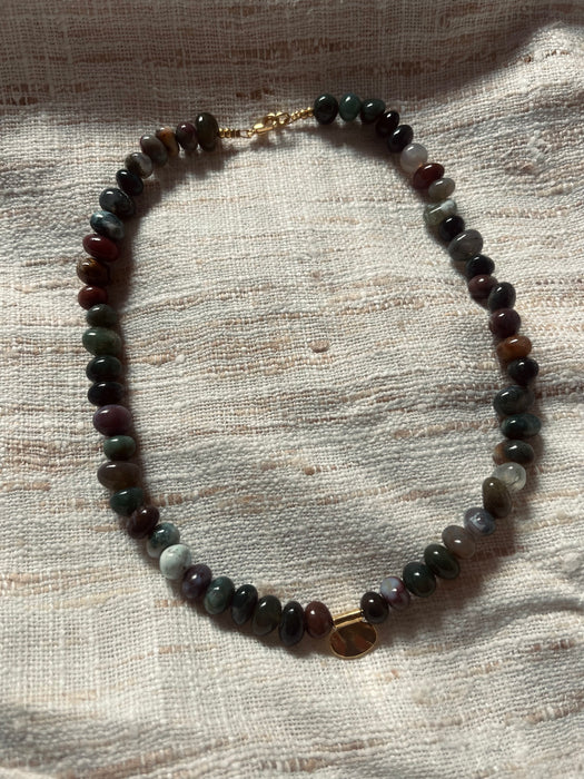 Green natural stone necklace | Golden charm