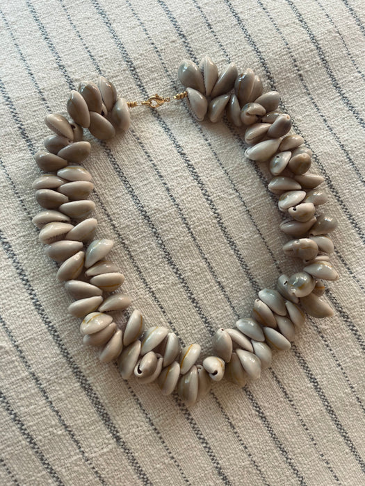 Shell necklace| Grey