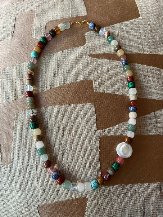 Multicolour pearl necklace