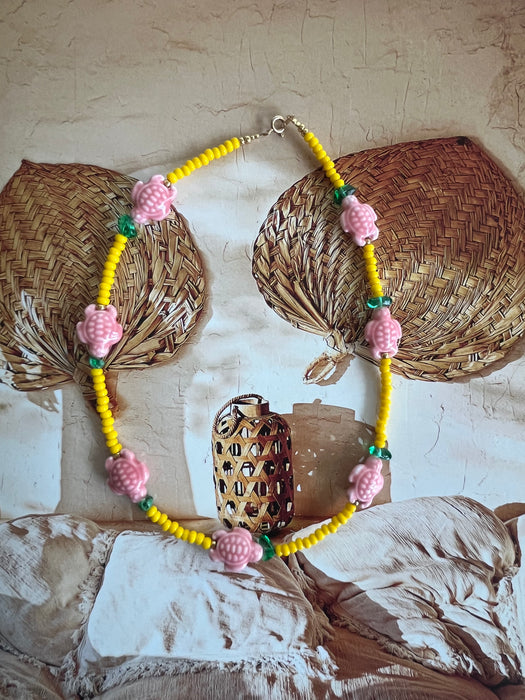 Turtle necklace yellow