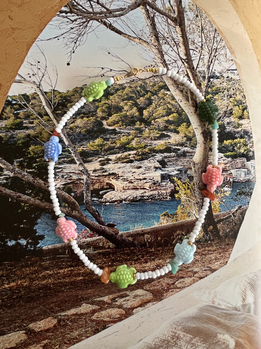 Turtle necklace white