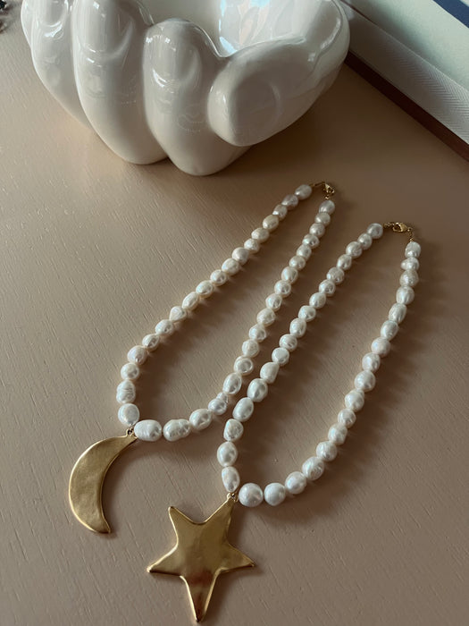 Cosmos pearl necklace