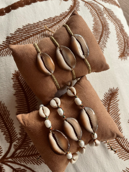 Shell golden bracelet