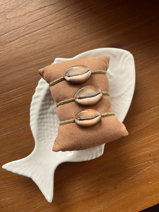 Shell golden bracelet